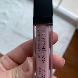 Authentic Younique lucrative lip gloss